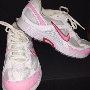 never worn Nike dart 7