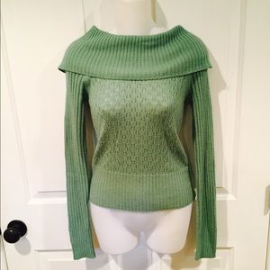 Jones Wear green sweater sz small.  Pre-loved