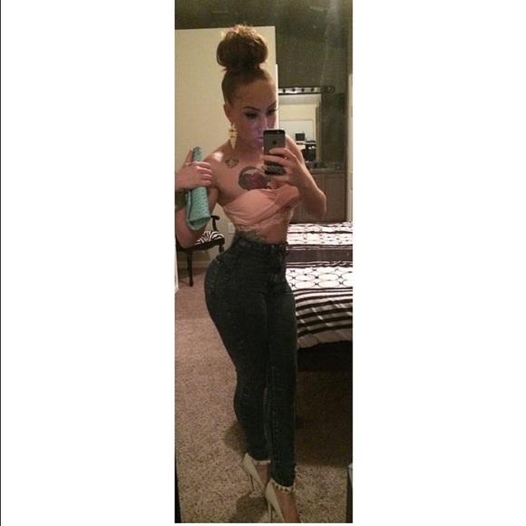 Cream platform pump w gold triangle ankle accents. - Picture 2 of 2