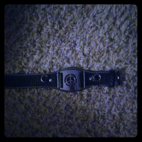Peace sign bracelet