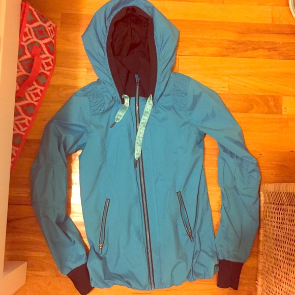 Blue Lululemon Running Jacket size 4!