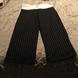Lululemon capris size 6