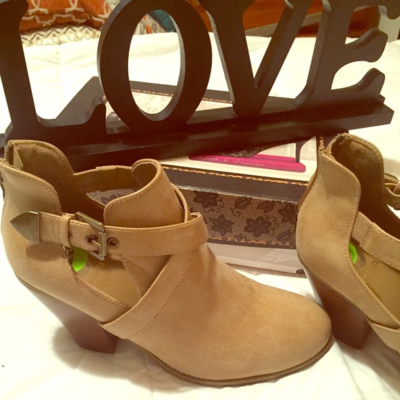 Guess Ankle Boots! Never worn!