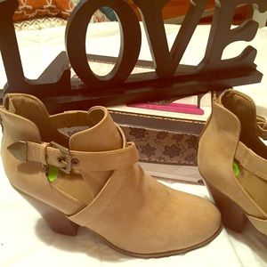 Guess Ankle Boots! Never worn!