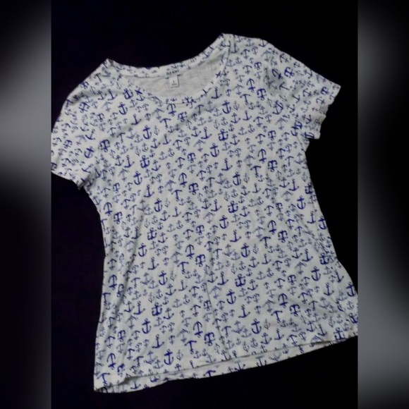 Old Navy Tops - white top with blue anchors ⚓️
