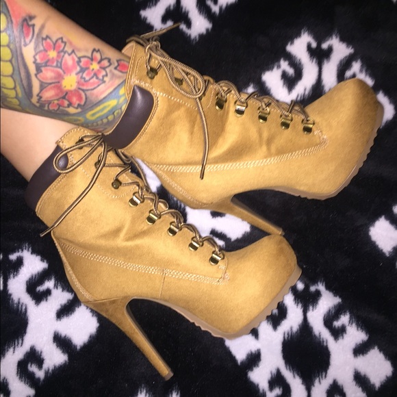 New. Camel No.Ruler Heel. Booties.