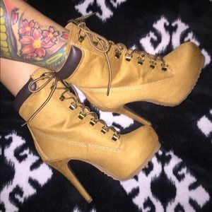 New. Camel No.Ruler Heel. Booties.