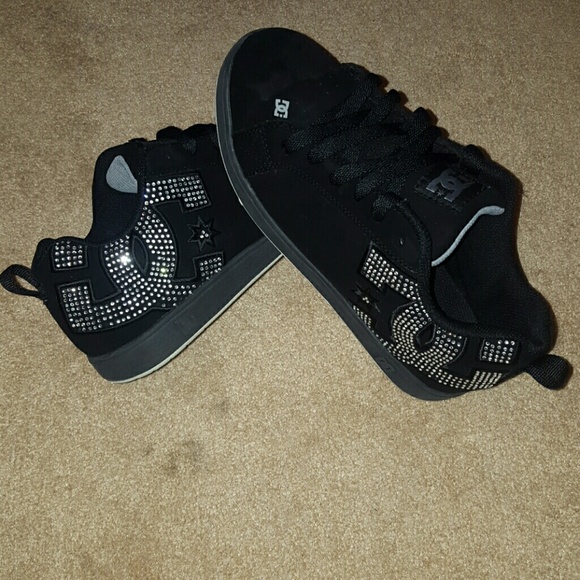 Black DC shoes