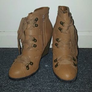 Camel boots