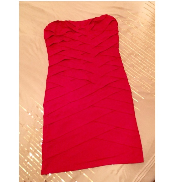 💃🏻 Red Strapless💃🏻