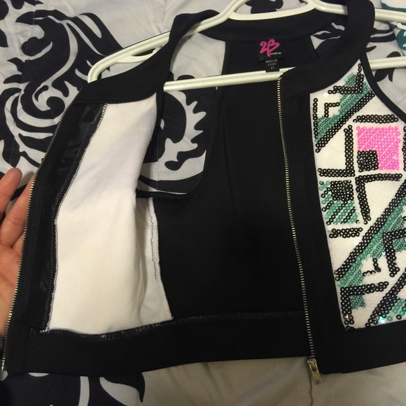 Top - Picture 3 of 4