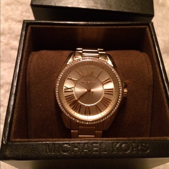 SALE🎉Gorgeous gold Michael kors watch