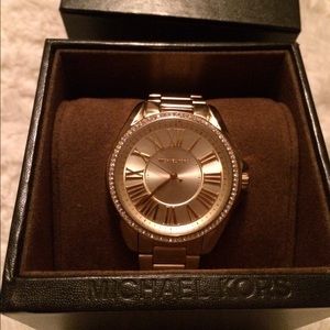 SALE🎉Gorgeous gold Michael kors watch