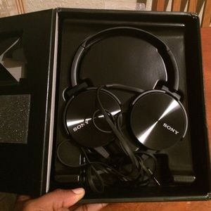 Sony MDR-XB450 AP extra bass on ear headphone.
