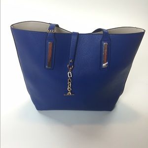 Reversible tote
