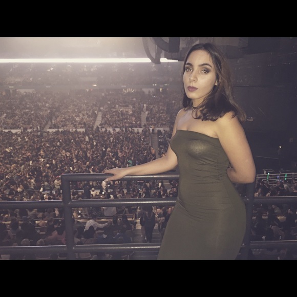 Strapless midi in army green😍