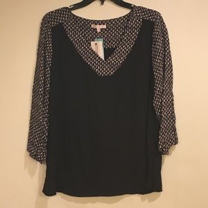 3/4 length sleeved black and white tunic