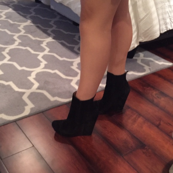 🚫SOLD on V I N T E D Joan&David Ankle boots - Picture 3 of 4