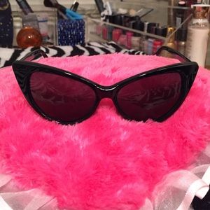 Cat eye sunglasses