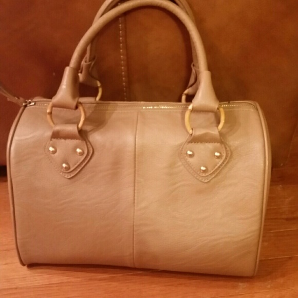 boutique Handbags - SOLD! GORGEOUS NEW W/OUT TAGS BOUTIQUE BARREL BAG