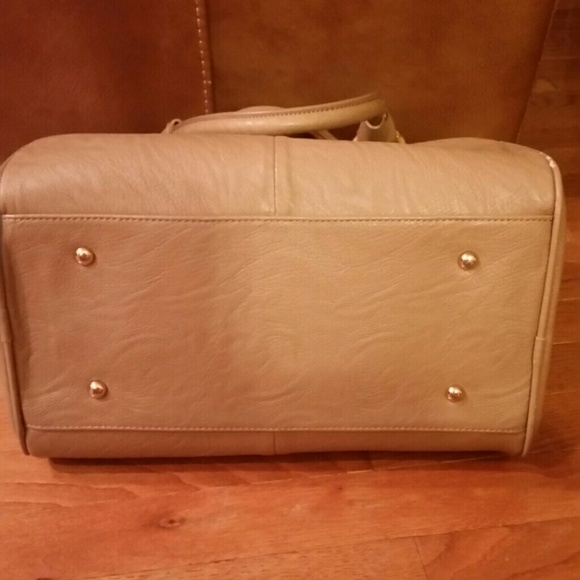 SOLD! GORGEOUS NEW W/OUT TAGS BOUTIQUE BARREL BAG - Picture 4 of 4