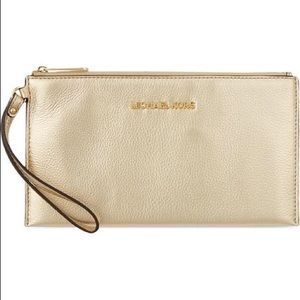MICHAEL KORS Bedford  metallic leather wristlet