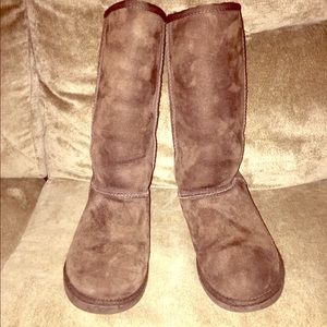 Tall chocolate uggs. Size 7.