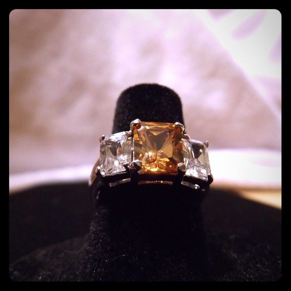 Stunning 925 SS Yellow Glass Clear Princess ring.