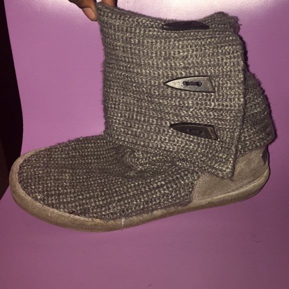 Bearpaw grey knit boots