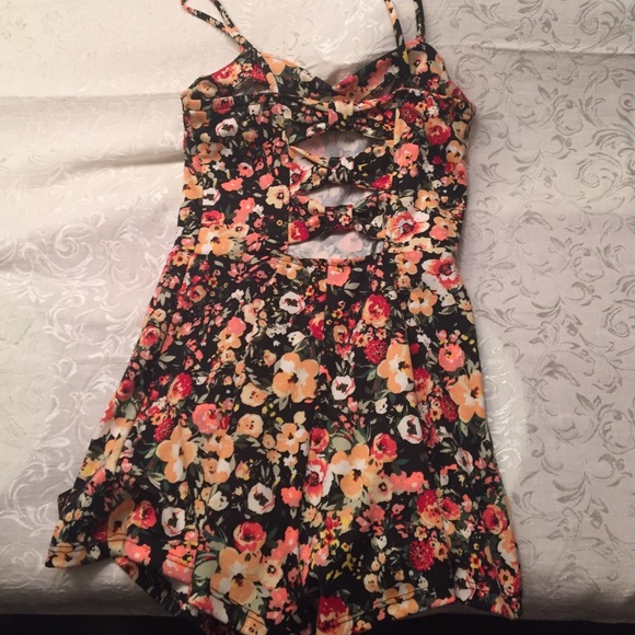 Floral romper - Picture 3 of 3