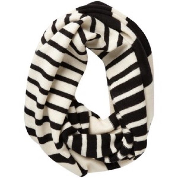 KATE SPADE infinity scarf ❄️