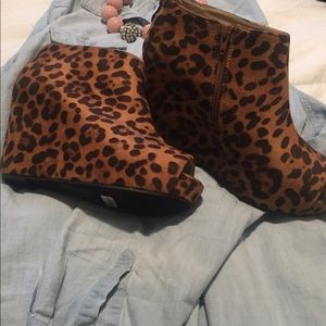 Leopard Torrid Peeptoe shoe booties 🐆🐾