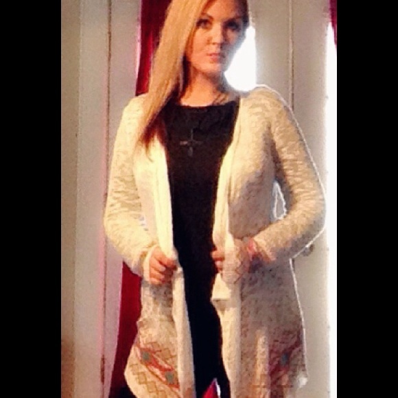 Sheer Sweater with Aztec Print - Picture 4 of 4