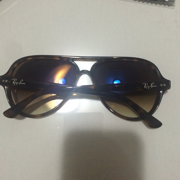 SOLD Ray Ban aviator sunglasses - Picture 3 of 4