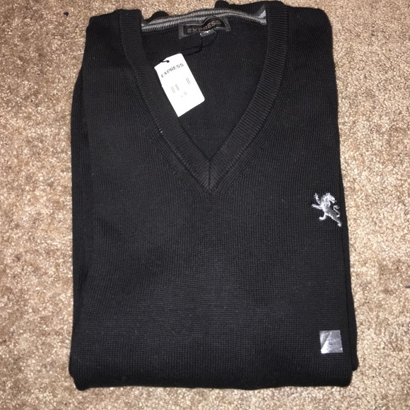 Men's v neck top