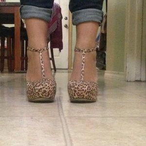 Leopard print wedges