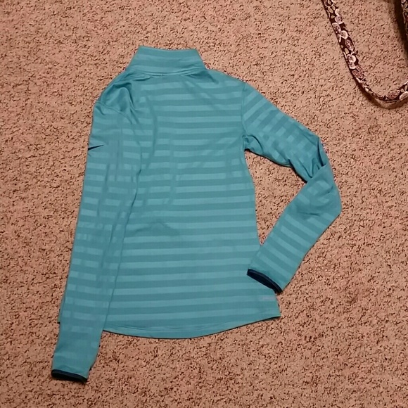 Nike-pro Dri Fit pull over - Picture 3 of 3