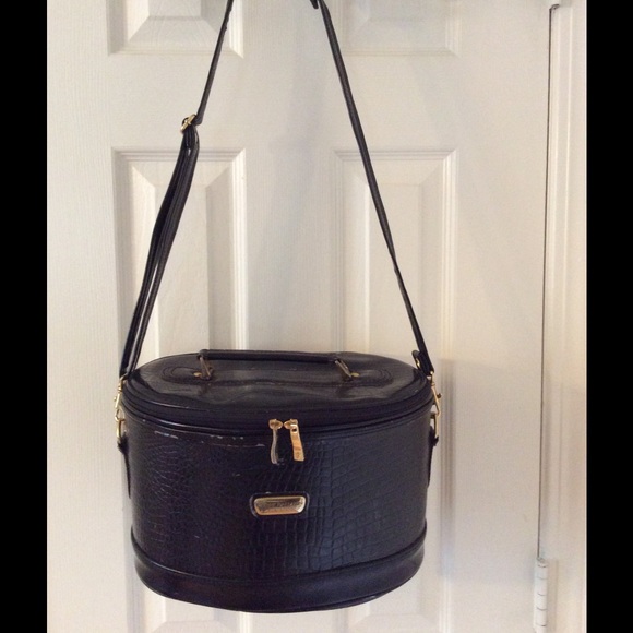 Balmain Handbags - 🛍 Vintage Balmain Embossed Leather Cosmetic Case