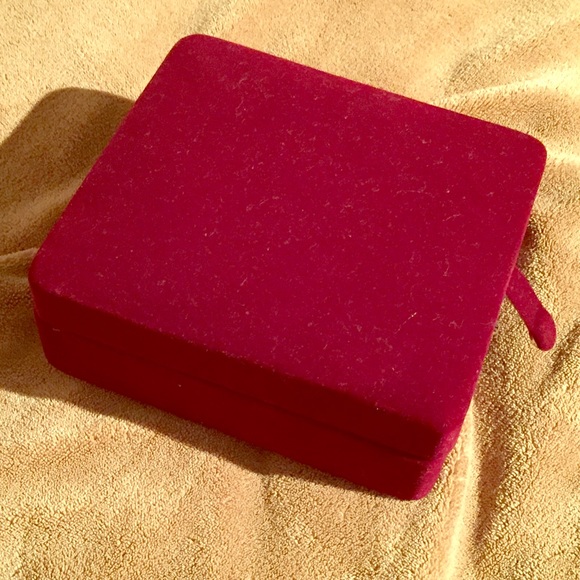 Velvet cushioned jewelry/accessory box - Picture 1 of 4