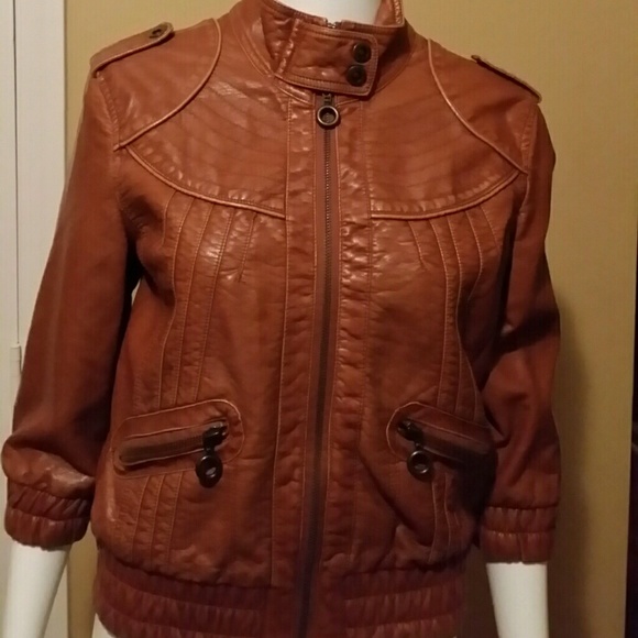 Cropped faux leather 3/4 sleeve jacket