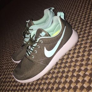 Women's Nike Roshe.