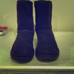 Classic short brown ugg boots
