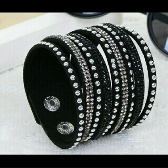 9 TIER LEATHER LOOK BRACELET