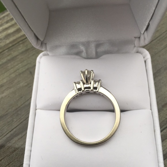 14K diamond engagement ring SOLD - Picture 4 of 4