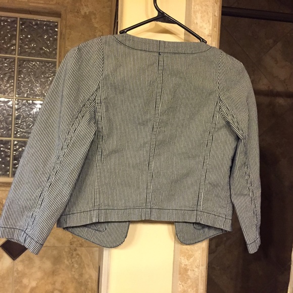 Cropped jacket, size small - Picture 2 of 2