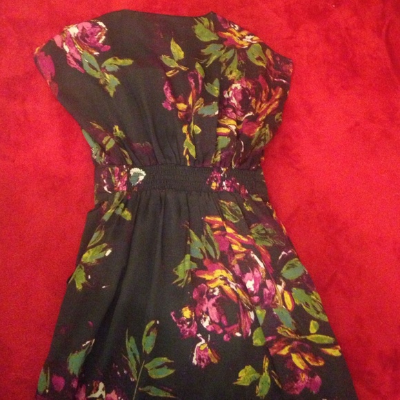 SOLD!! O'NEILL DRESS - Picture 4 of 5