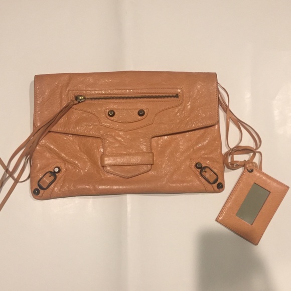 BALENCIAGA PEACH NUDE BEIGE ENVELOPE CLUTCH - Picture 2 of 4