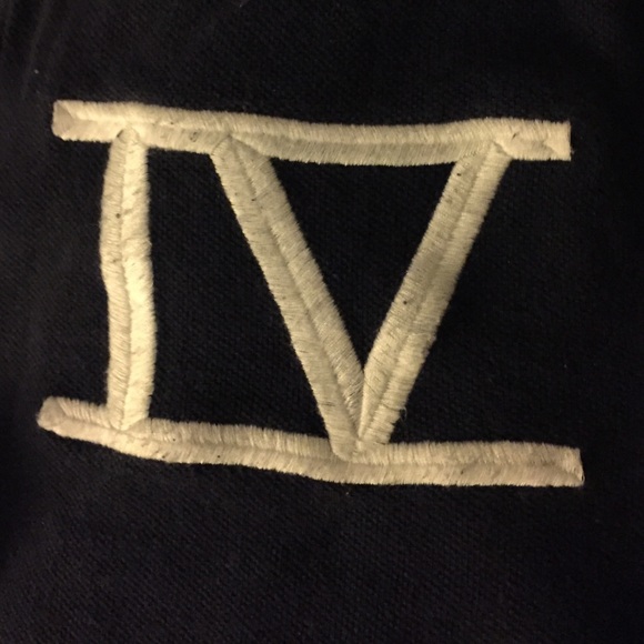 Collared shirt. - Picture 4 of 4