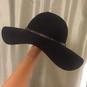 Beautiful Ralph Lauren floppy hat! 💋