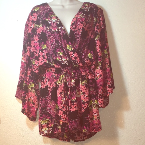 3/4 Sleeve Romper in the style of Yumi Kim
